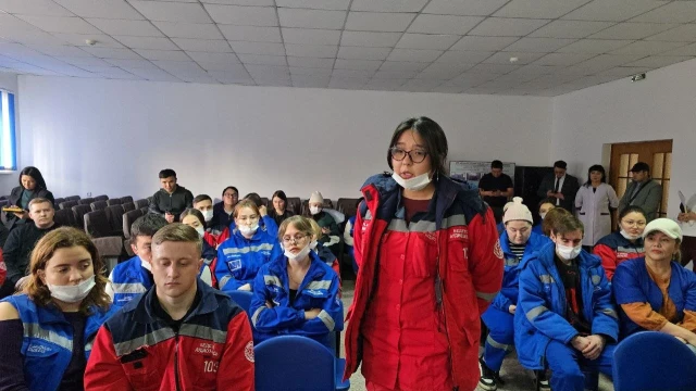 Медики Казахстана жалуются на низкие зарплаты и тяжелые условия труда